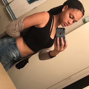 Meet your Posher, Nia